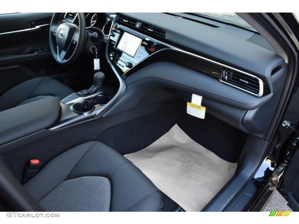 2018 Camry LE - Midnight Black Metallic / Black photo #11