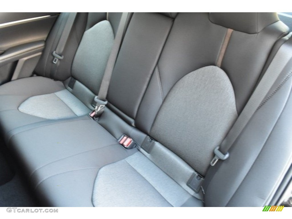 2018 Camry LE - Midnight Black Metallic / Black photo #16