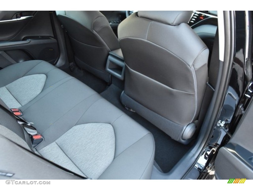 2018 Camry LE - Midnight Black Metallic / Black photo #17