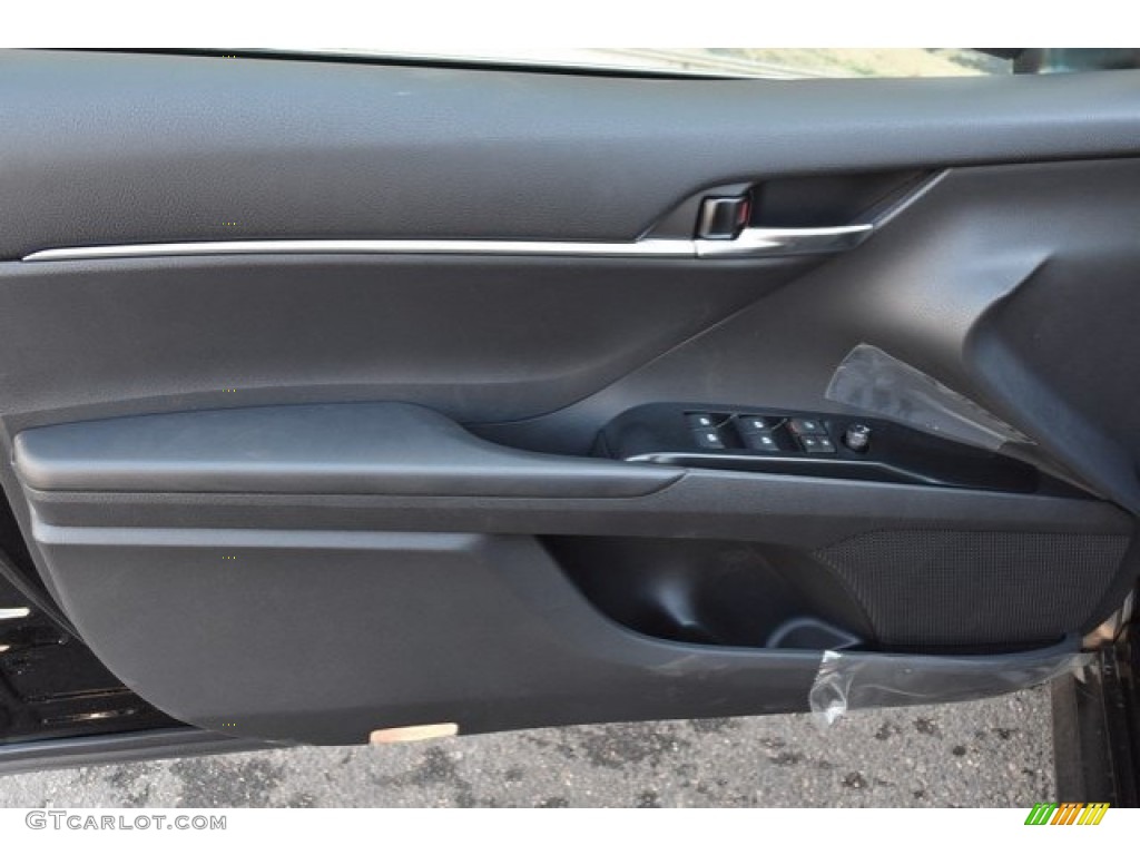 2018 Camry LE - Midnight Black Metallic / Black photo #20