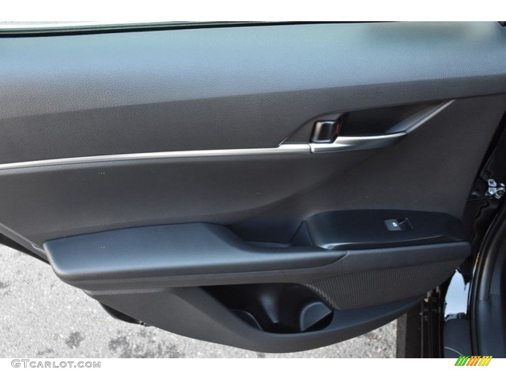 2018 Camry LE - Midnight Black Metallic / Black photo #21