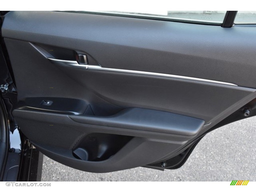 2018 Camry LE - Midnight Black Metallic / Black photo #23