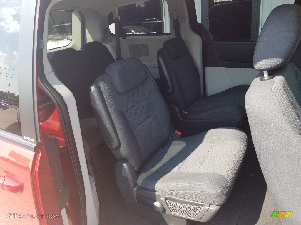 2010 Grand Caravan SXT - Inferno Red Crystal Pearl / Dark Slate Gray/Light Shale photo #16