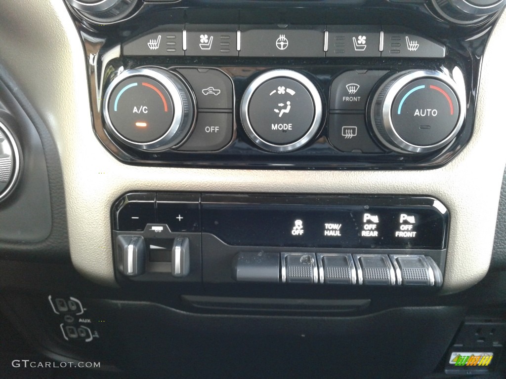 2019 1500 Laramie Crew Cab - Diamond Black Crystal Pearl / Black photo #31