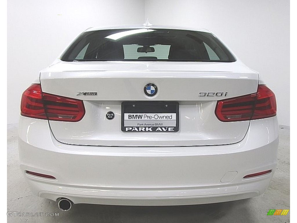 2018 3 Series 320i xDrive Sedan - Mineral White Metallic / Black photo #4