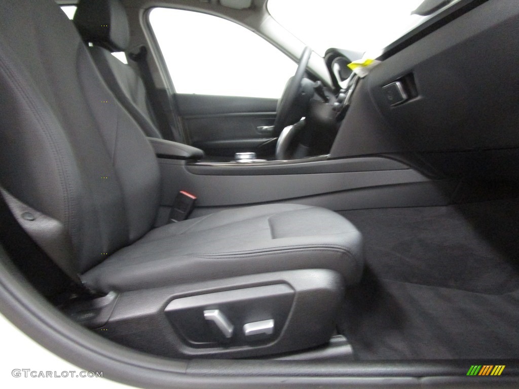2018 3 Series 320i xDrive Sedan - Mineral White Metallic / Black photo #16