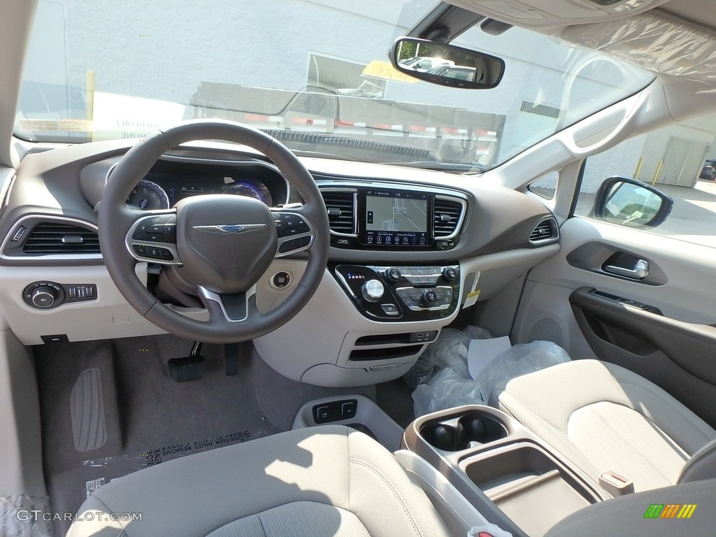 2019 Pacifica Touring Plus - Jazz Blue Pearl / Black/Alloy photo #12