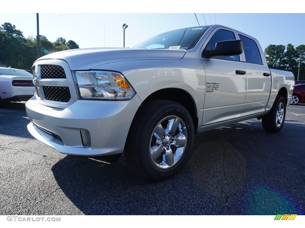 2019 1500 Classic Express Crew Cab 4x4 - Bright Silver Metallic / Black/Diesel Gray photo #3