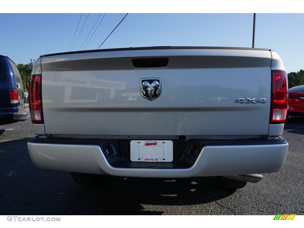 2019 1500 Classic Express Crew Cab 4x4 - Bright Silver Metallic / Black/Diesel Gray photo #13