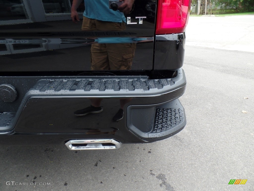 2019 Chevrolet Silverado 1500 LT Z71 Trail Boss Crew Cab 4WD Marks and Logos Photo #129507933