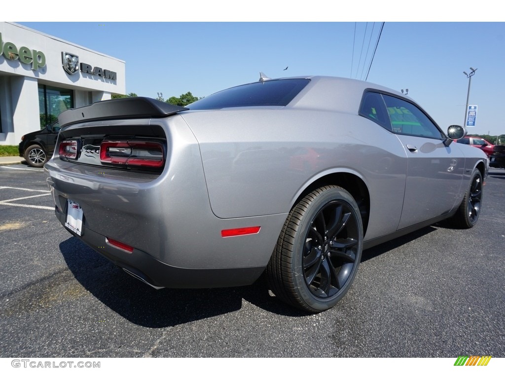 2018 Challenger R/T - Billet / Black photo #12