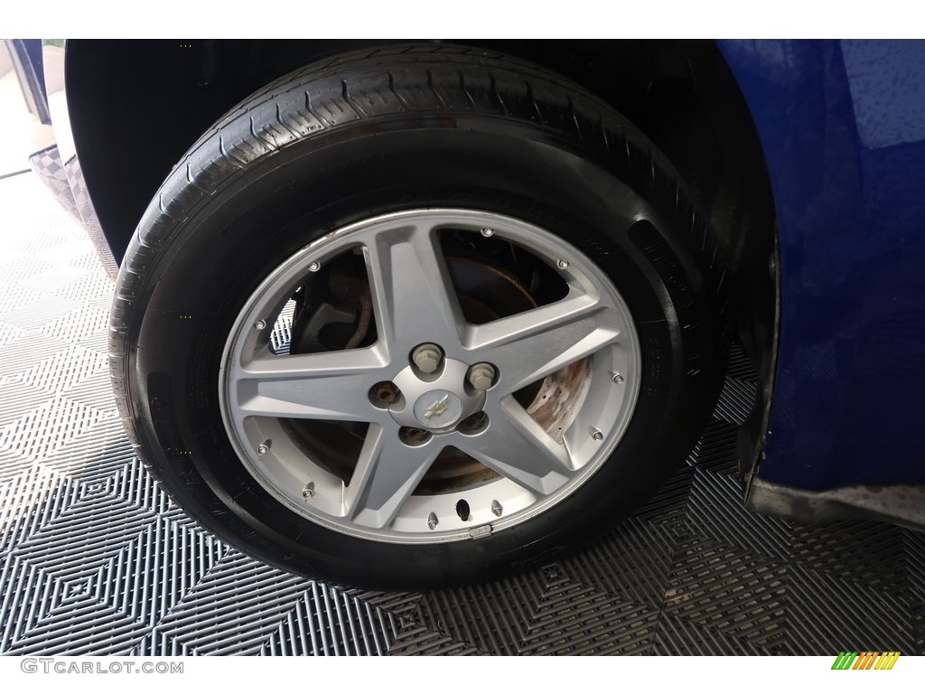 2005 Equinox LT AWD - Laser Blue Metallic / Light Gray photo #30