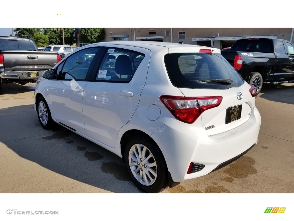 2018 Yaris 5-Door LE - Super White / Black photo #2