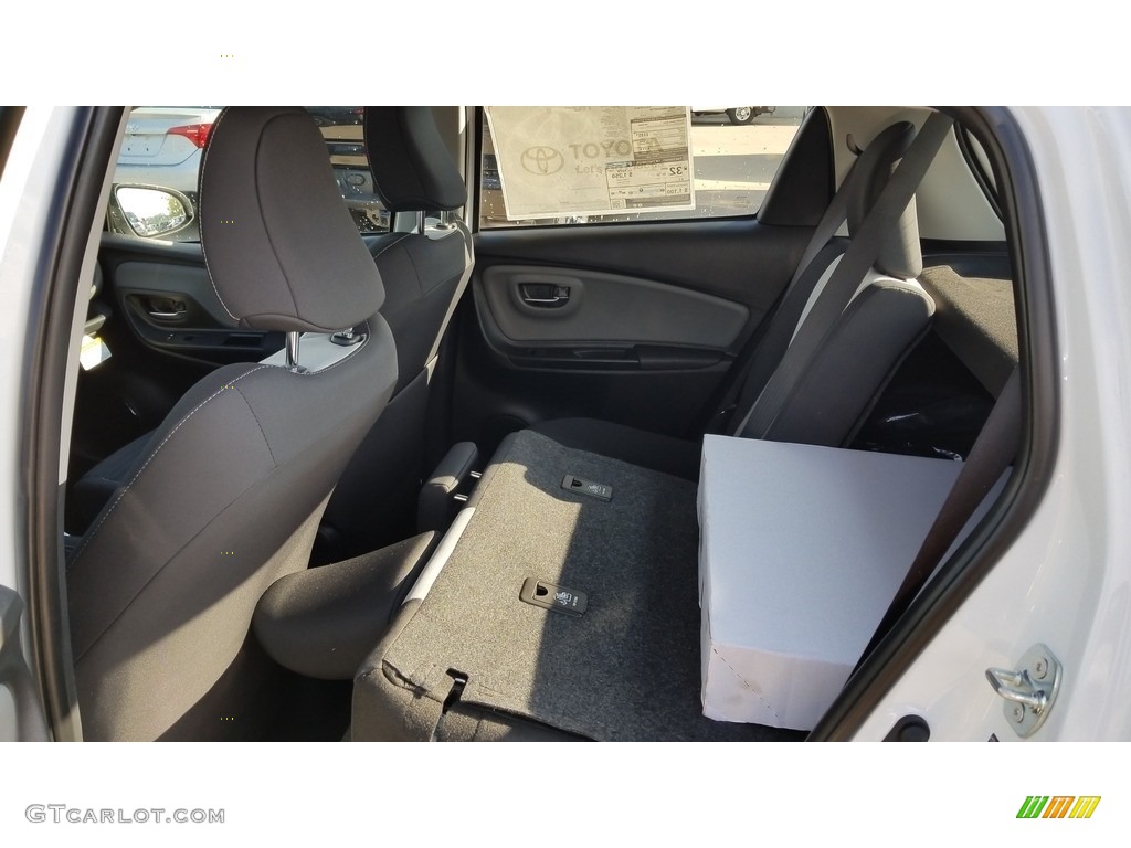 2018 Yaris 5-Door LE - Super White / Black photo #4