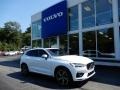Front 3/4 View of 2019 XC60 T5 AWD R-Design