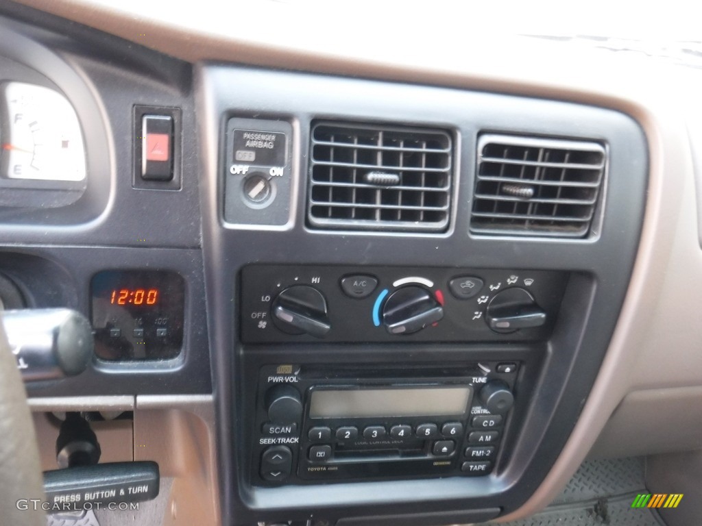 2004 Tacoma SR5 Xtracab - Mystic Gold Metallic / Oak photo #15