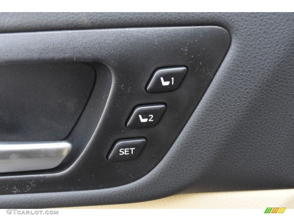 2019 Toyota Highlander Limited AWD Controls Photo #129526796