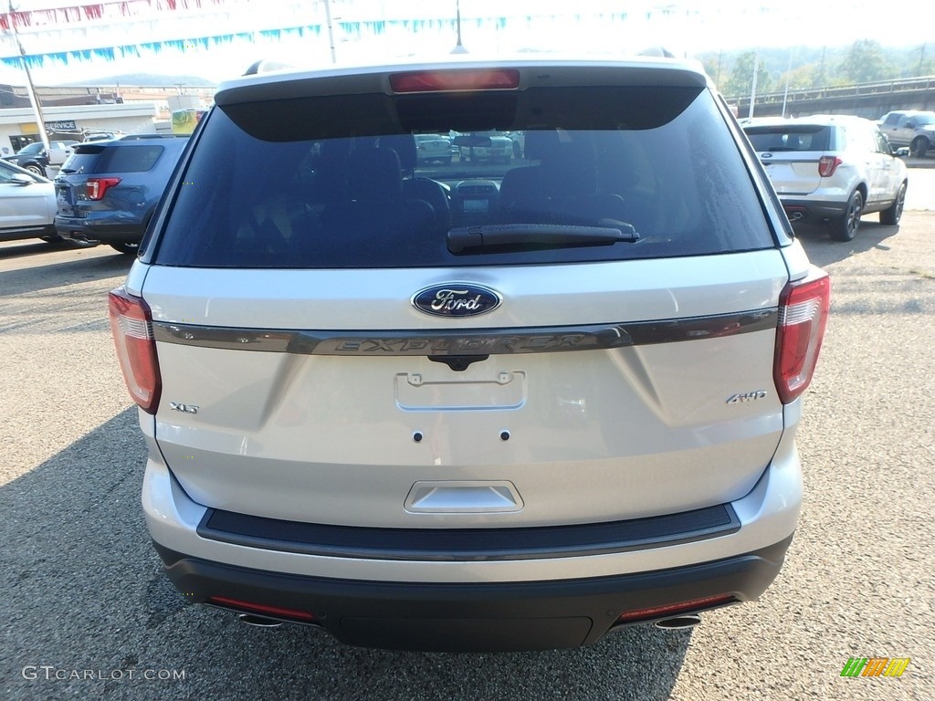 2018 Explorer XLT 4WD - Ingot Silver / Ebony Black photo #3