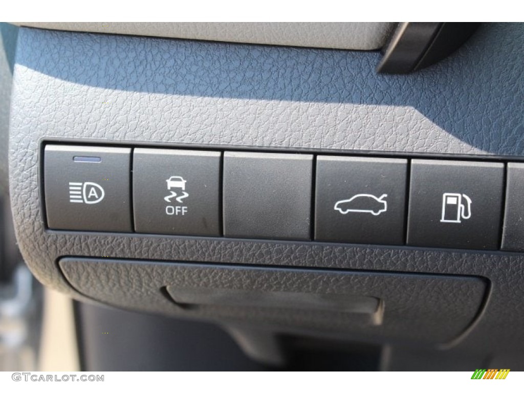 2018 Camry LE - Celestial Silver Metallic / Ash photo #21