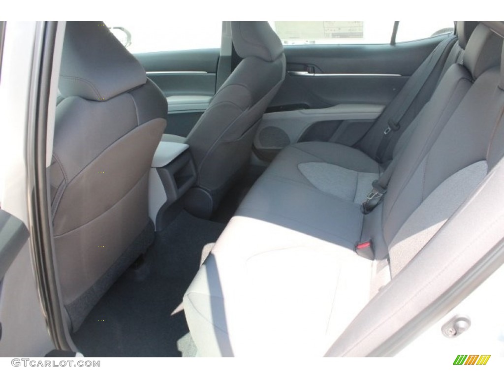 2018 Camry LE - Celestial Silver Metallic / Ash photo #23