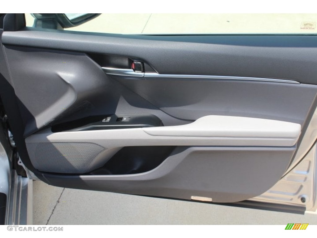 2018 Camry LE - Celestial Silver Metallic / Ash photo #29