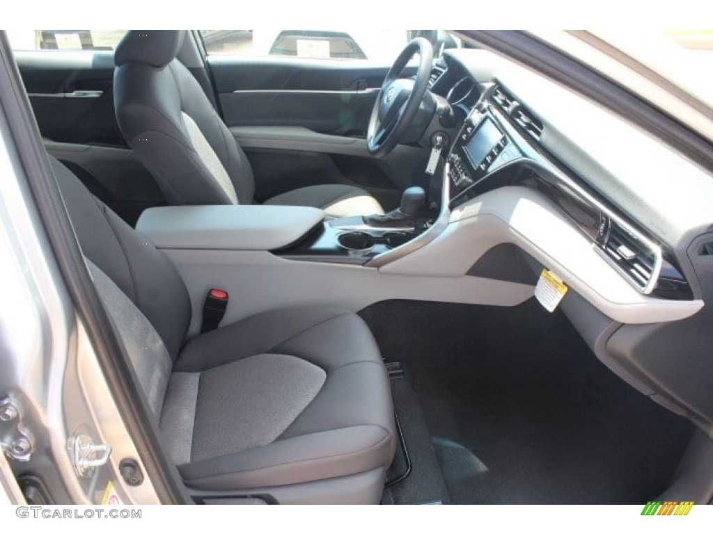 2018 Camry LE - Celestial Silver Metallic / Ash photo #31