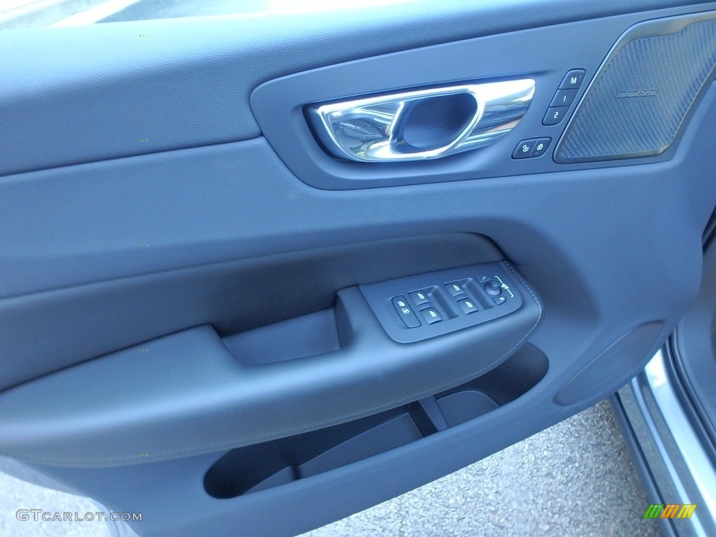2019 Volvo XC60 T5 AWD Momentum Door Panel Photos