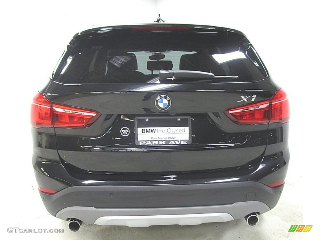 2018 X1 xDrive28i - Black Sapphire Metallic / Black photo #4