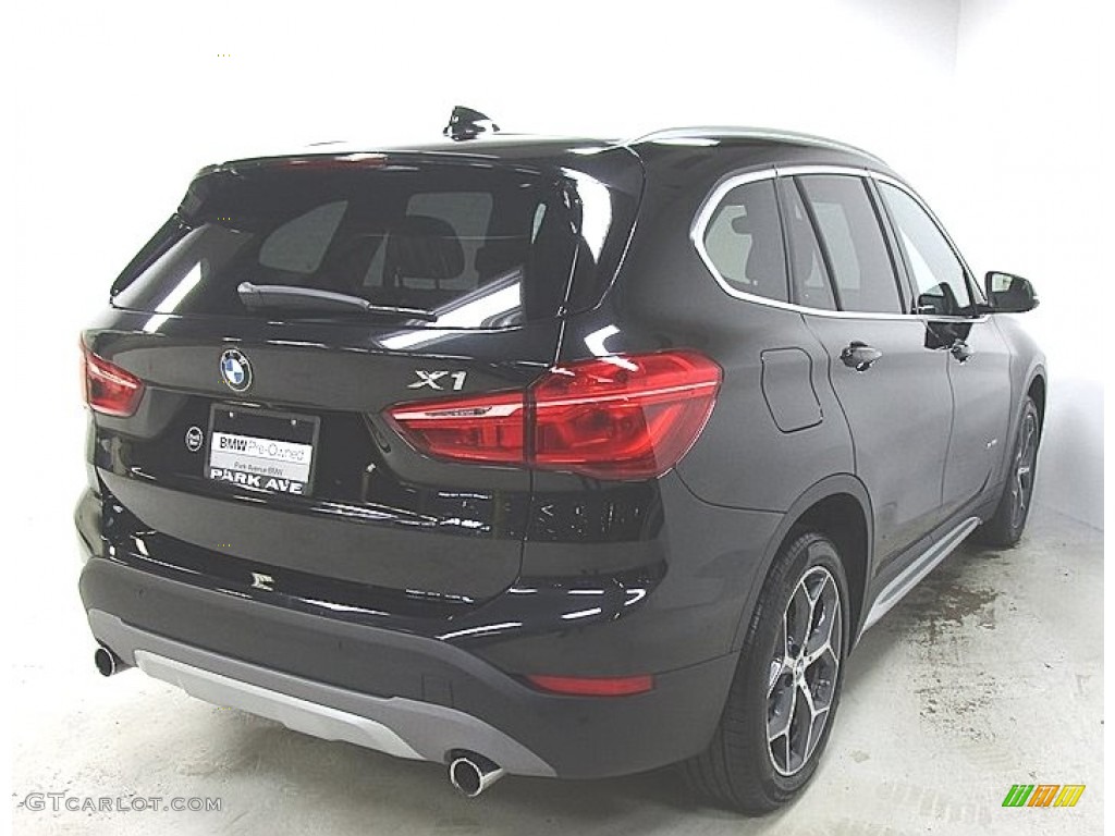 2018 X1 xDrive28i - Black Sapphire Metallic / Black photo #5