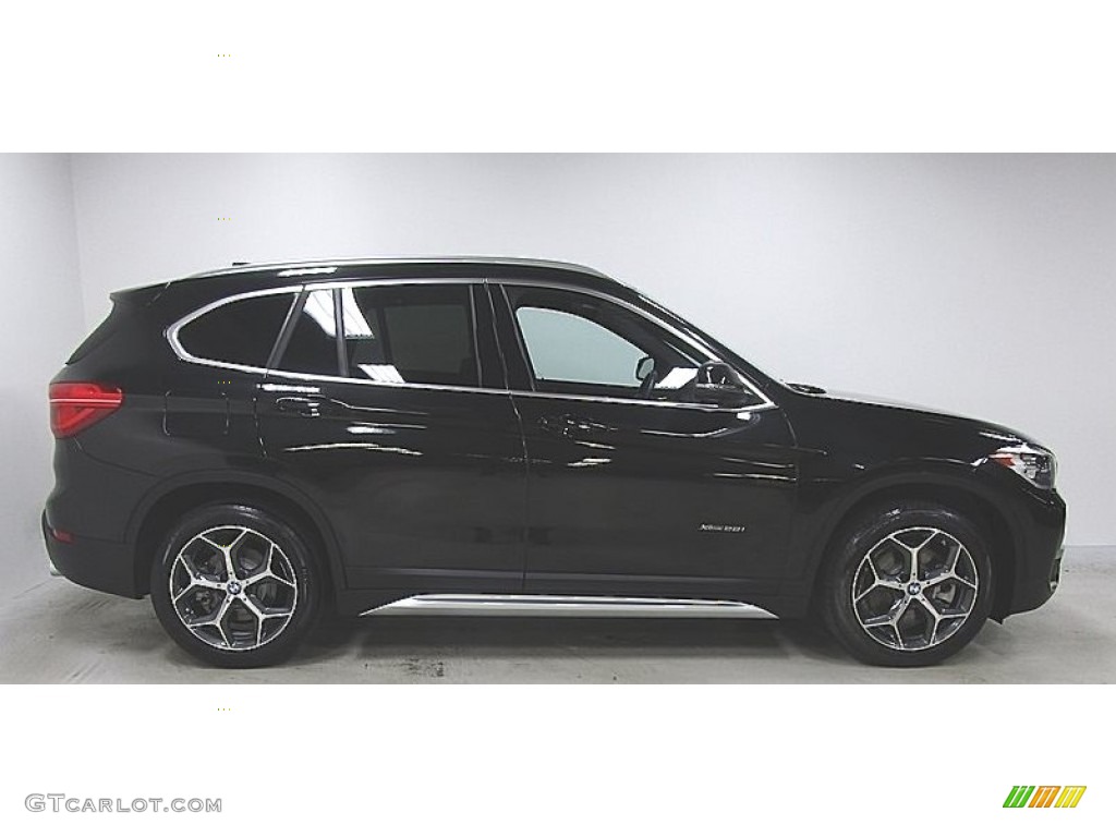 2018 X1 xDrive28i - Black Sapphire Metallic / Black photo #6