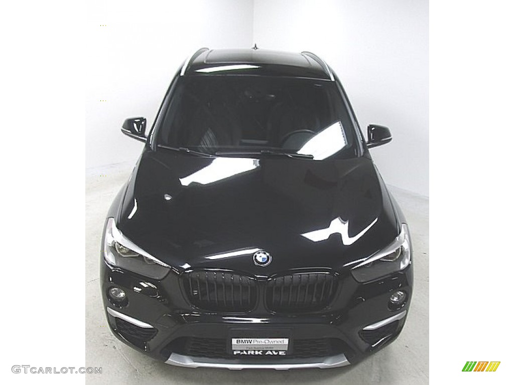 2018 X1 xDrive28i - Black Sapphire Metallic / Black photo #8