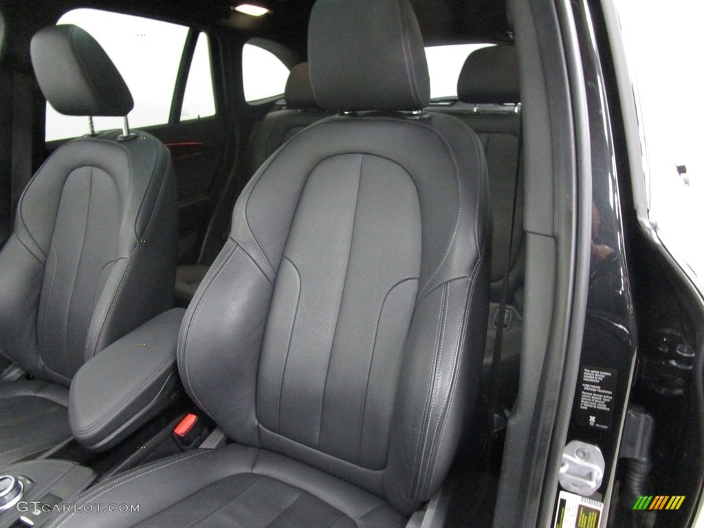2018 X1 xDrive28i - Black Sapphire Metallic / Black photo #11