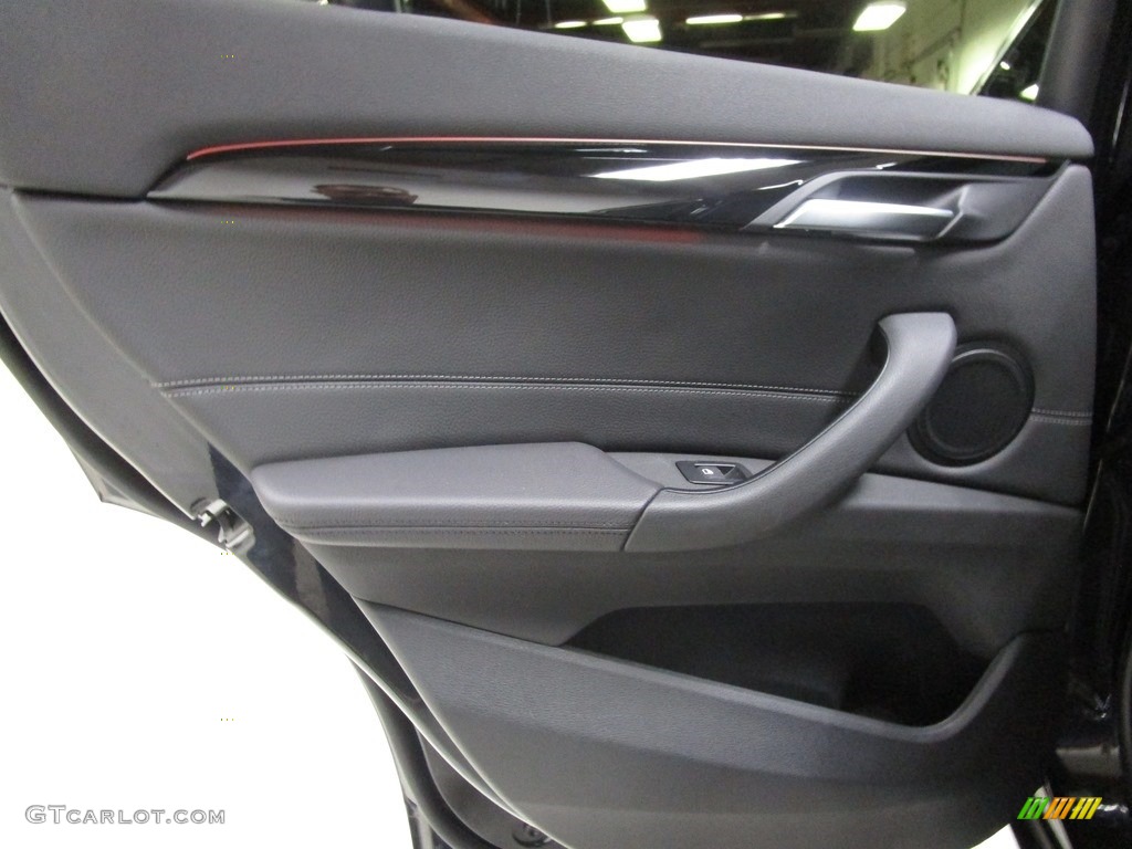 2018 X1 xDrive28i - Black Sapphire Metallic / Black photo #13