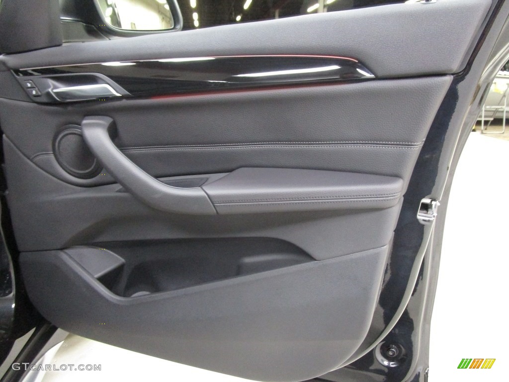 2018 X1 xDrive28i - Black Sapphire Metallic / Black photo #16