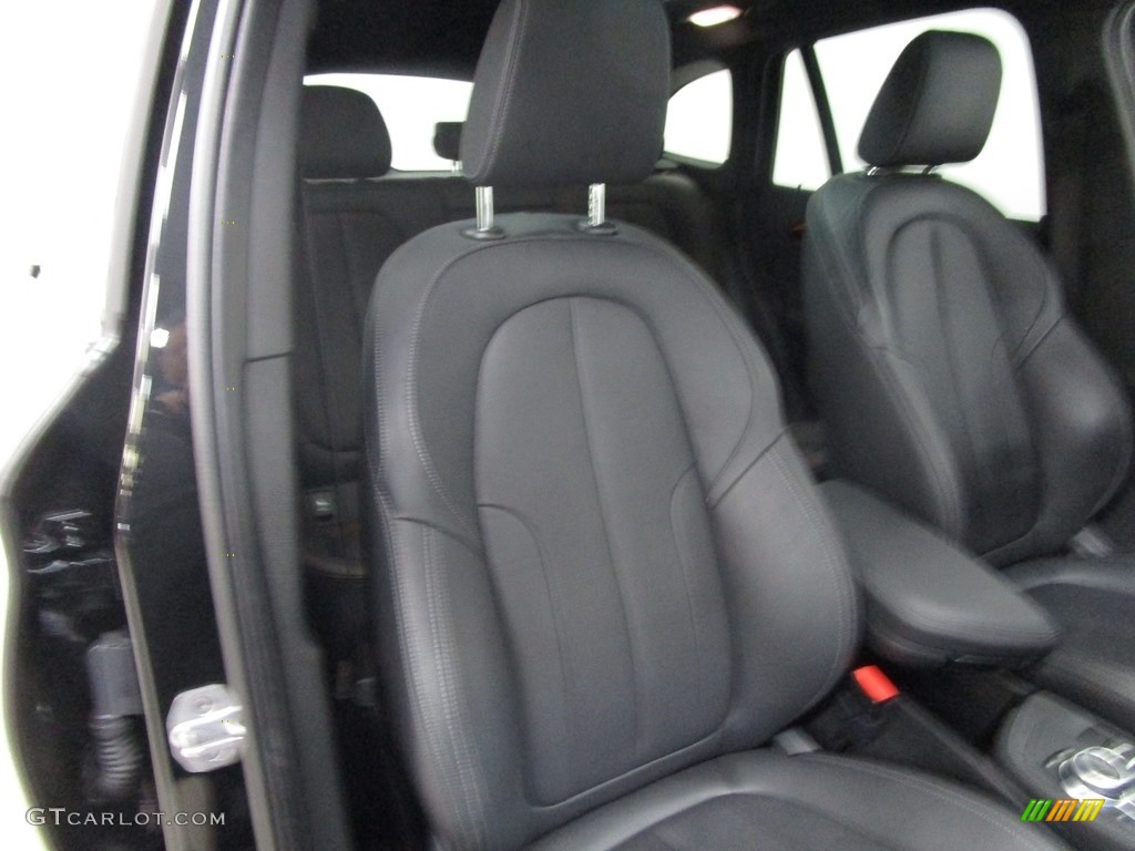 2018 X1 xDrive28i - Black Sapphire Metallic / Black photo #17