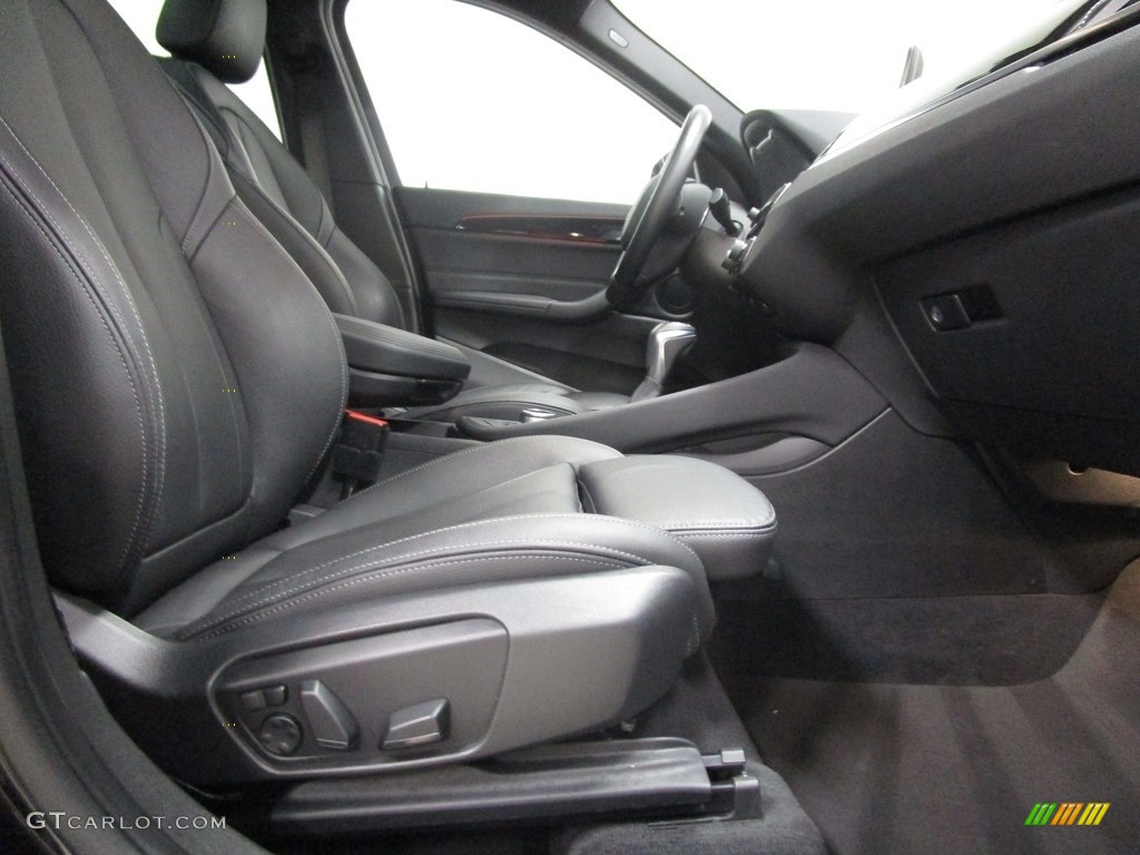 2018 X1 xDrive28i - Black Sapphire Metallic / Black photo #18