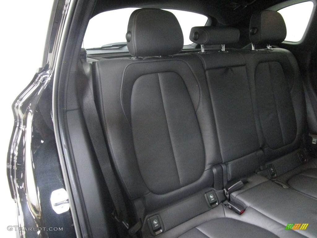 2018 X1 xDrive28i - Black Sapphire Metallic / Black photo #20
