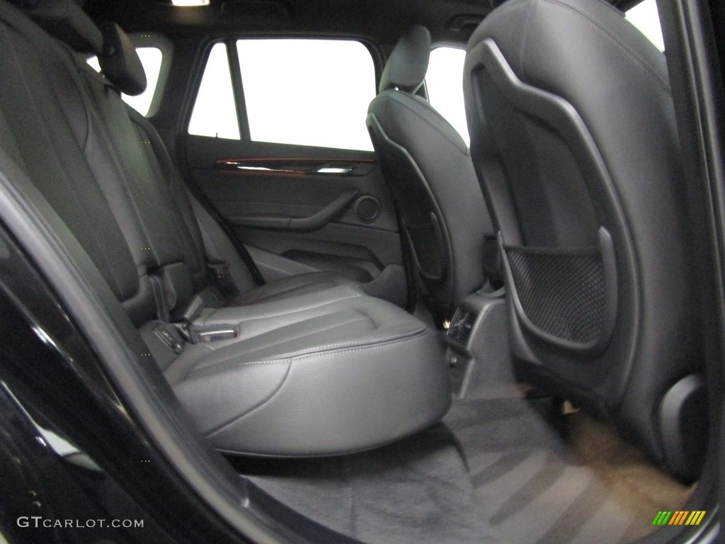2018 X1 xDrive28i - Black Sapphire Metallic / Black photo #21