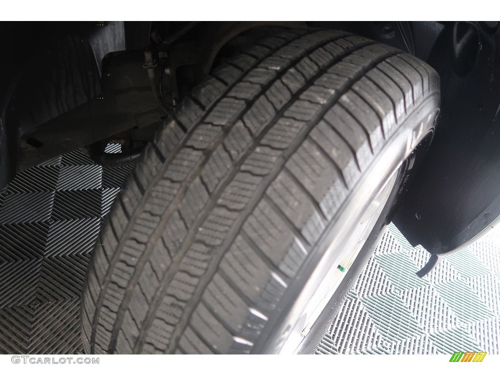 2010 Tahoe LT 4x4 - Sheer Silver Metallic / Light Titanium/Dark Titanium photo #25