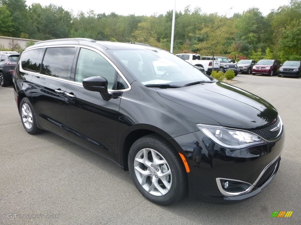 Brilliant Black Crystal Pearl 2019 Chrysler Pacifica Touring Plus Exterior Photo #129563502