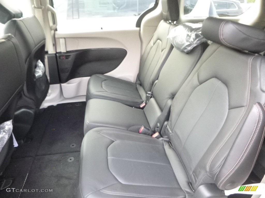 Black/Alloy Interior 2019 Chrysler Pacifica Touring L Photo #129564027