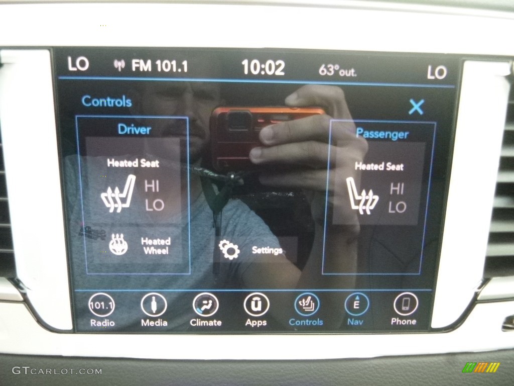 2019 Chrysler Pacifica Touring L Controls Photo #129564210