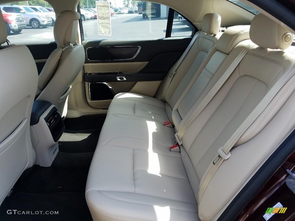 2018 Lincoln Continental Premiere Rear Seat Photos