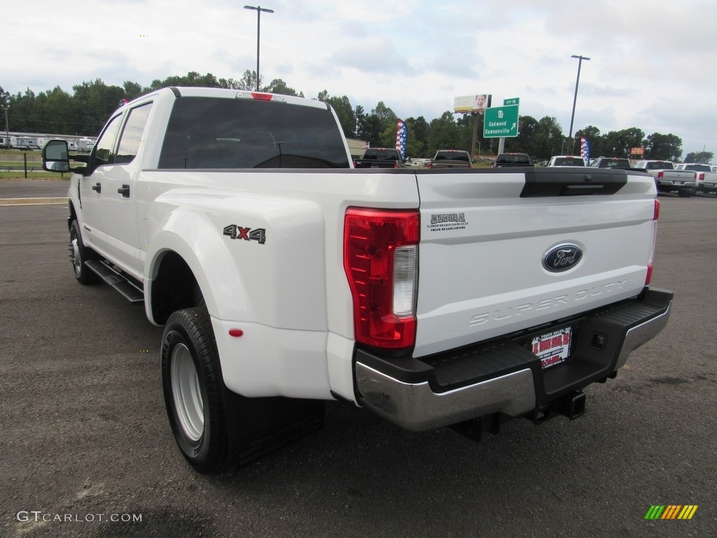 2017 F350 Super Duty XLT Crew Cab 4x4 - Oxford White / Medium Earth Gray photo #3