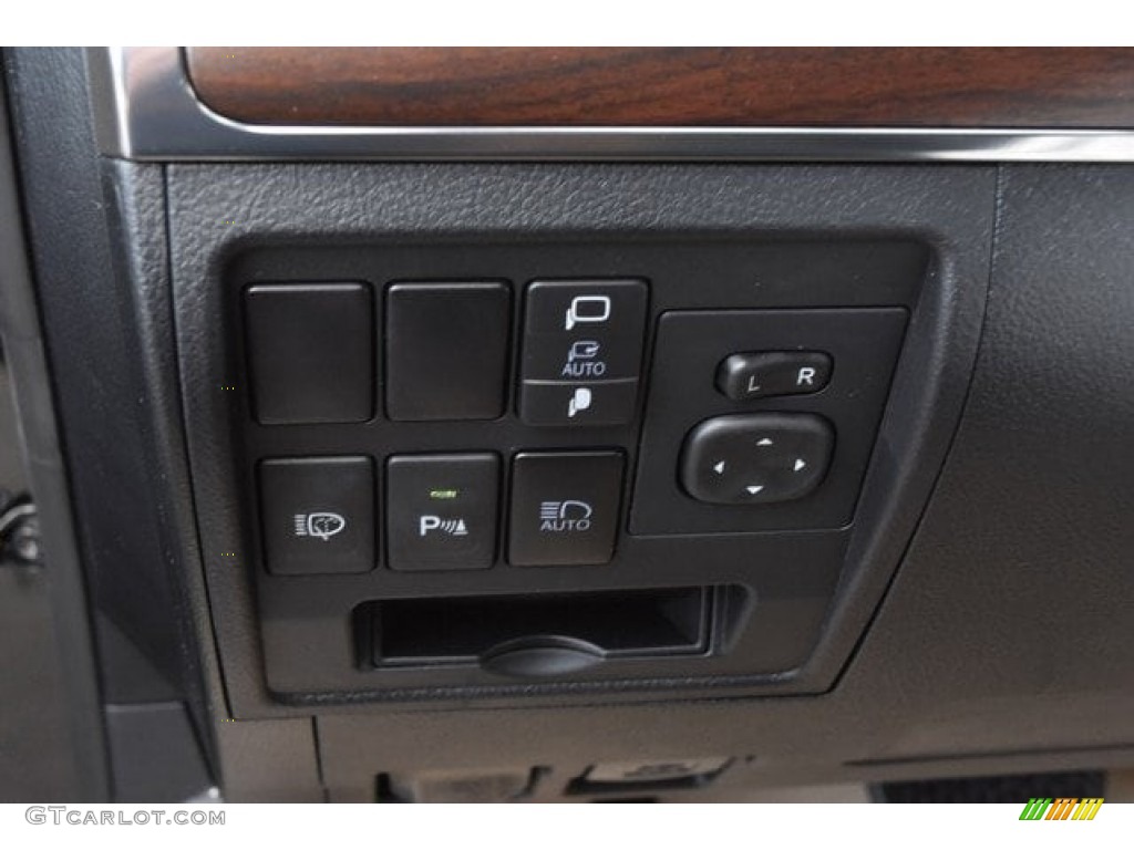 2019 Toyota Land Cruiser 4WD Controls Photo #129581442