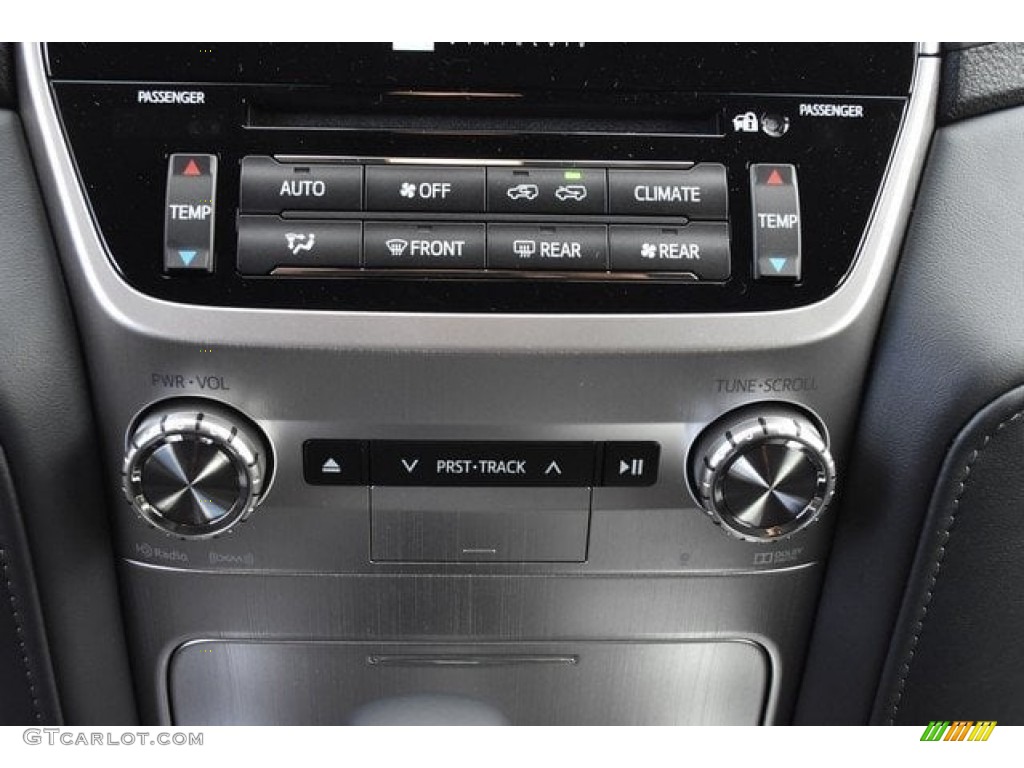 2019 Toyota Land Cruiser 4WD Controls Photo #129581511