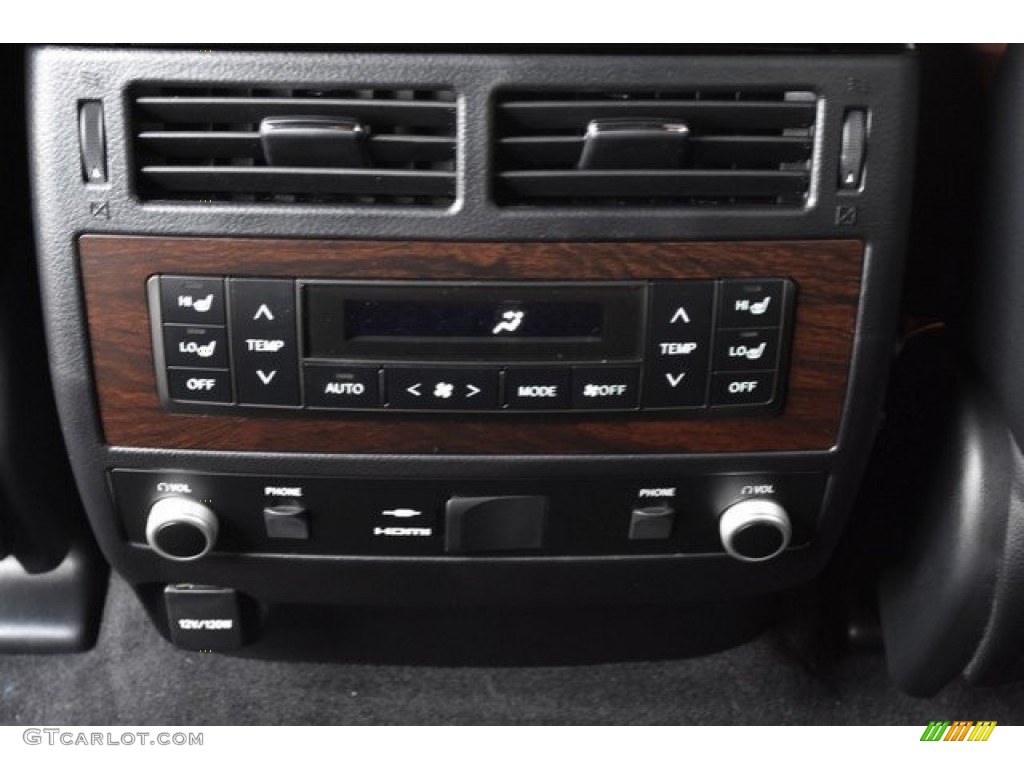 2019 Toyota Land Cruiser 4WD Controls Photo #129582027