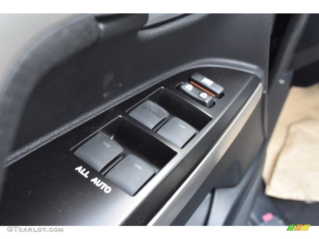 2019 Toyota Land Cruiser 4WD Controls Photo #129582234