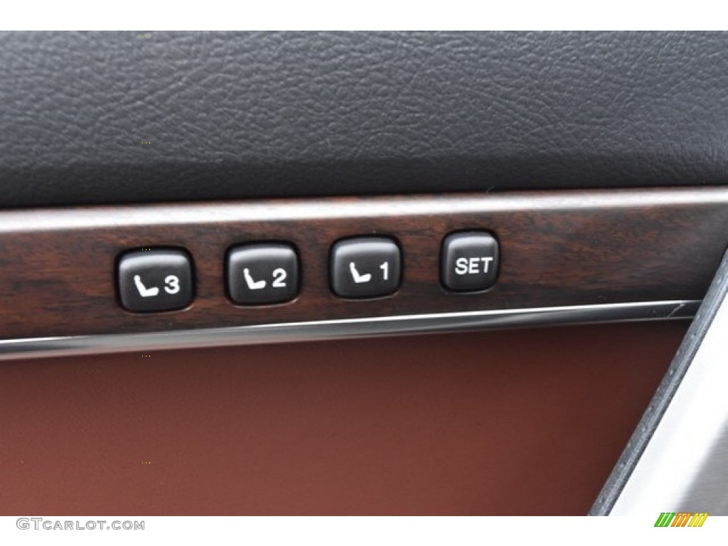 2019 Toyota Land Cruiser 4WD Controls Photo #129582256