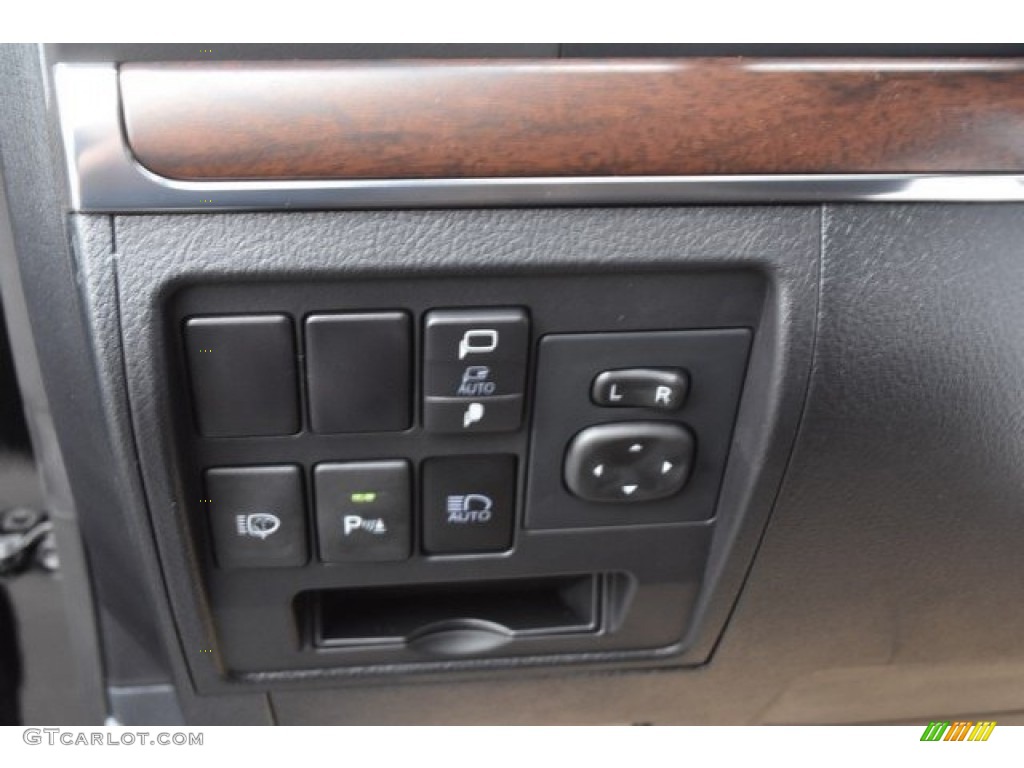 2019 Toyota Land Cruiser 4WD Controls Photo #129582270